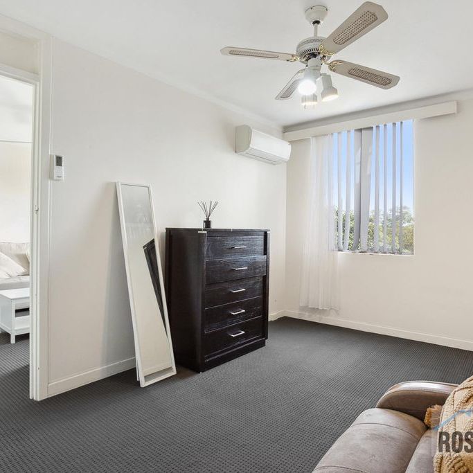 BEAUTIFUL APARTMENT WITH STUNNING CITY VIEWS - Photo 1