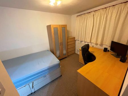 4 Bed End Terrace, Langwood Close, CV4 - Photo 3