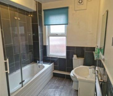 2 Bedroom Mid Terraced House for rent in Harold Mount - Photo 1