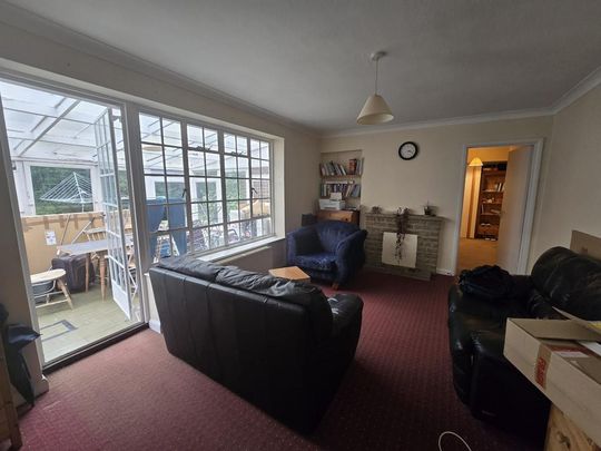 1 bedroom in a house share to rent - Photo 1