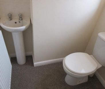 3 bedroom semi-detached house to rent - Photo 4