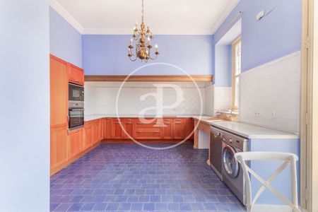 Mansion for rent in Ciutat Vella - Photo 2