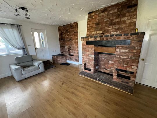 Bottom Cottage, Featherstone Farm, New Road, Featherstone, West Midlands, WV10 7NW - Photo 1