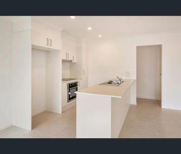 7 Logan Crescent, Oxenford, Qld 4210 - Photo 4