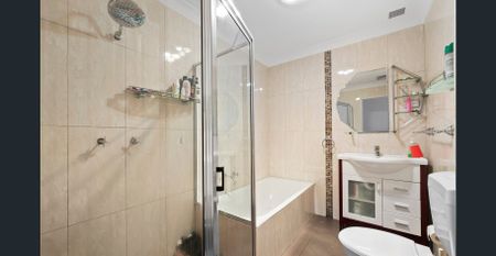 SPACIOUS UNIT IN PRIME LOCATION - WALK TO TRAIN! - Photo 3