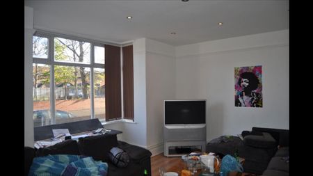 7 Bed Semi-Detached House, Curzon Avenue, M14 - Photo 3