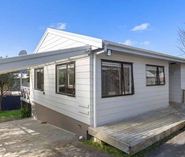 SUNNY 3 BEDROOM HOUSE, FULLY FENCED WITH DECK - Photo 4