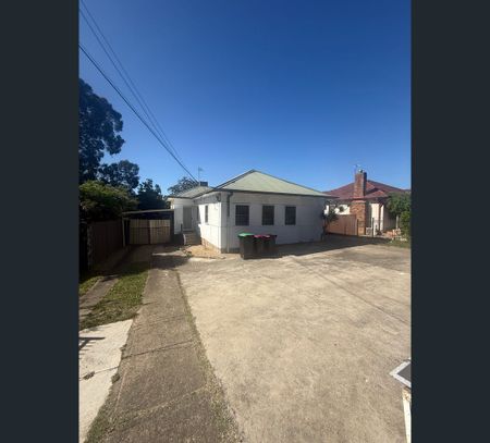 37 Hinkler Avenue, Warwick Farm, NSW 2170 - Photo 5