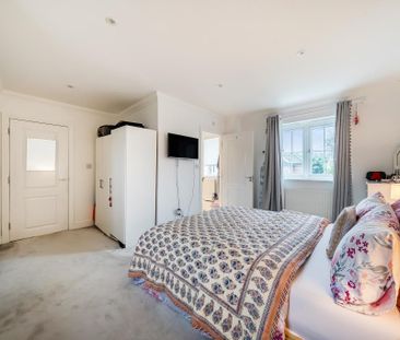 4 bedroom semi-detached house to rent - Photo 4