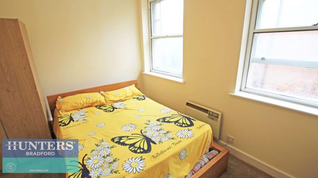 2 bedroom Flat To Let - Photo 1