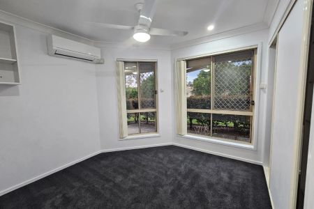 Stunning Double Storey Home in Underwood - Photo 2