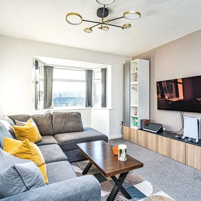 3 bedroom semi-detached house to rent - Photo 1