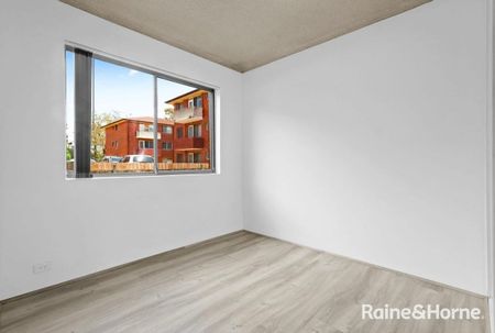 Modern 2-Bedroom Unit in Convenient Location - Photo 5