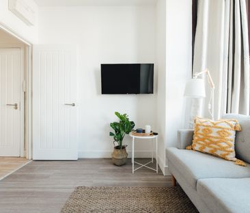 2 Bed Flat, Empress Avenue, IG1 - Photo 3