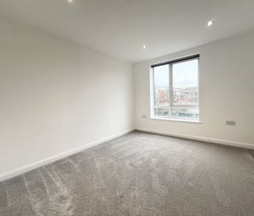 Two bedroom, first floor flat - Photo 3