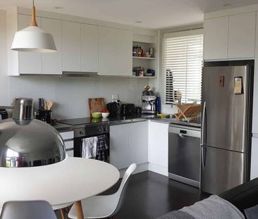 Modern 2 Bedroom tounhouse with bedroom balcony - Photo 4