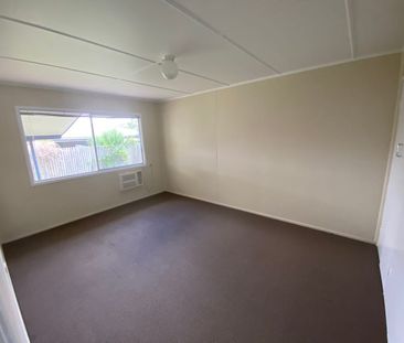 3 Bedroom Neat & Tidy Home ! - Photo 3