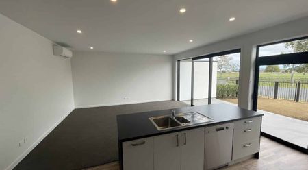 Stylish Townhouse living - Photo 5