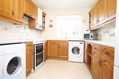 Carisbrooke High Street, Newport, PO30 - Photo 5