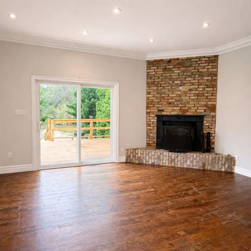 For Lease - 228 Pine Cove Road, Burlington, Ontario - Photo 1