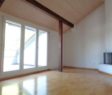 zentral gelegene 3.5-Zimmerwohnung mit Aussicht - befristet bis 31.... - Photo 3