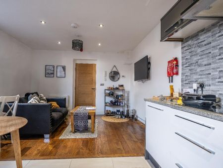1 bedroom flat to rent - Photo 2