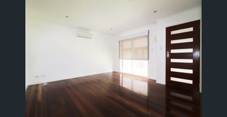 Affordable Living in a Prime Locale! Open for Inspection this Sunday at 12pm - 12:15pm! - Photo 2