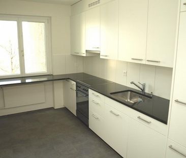 Helle 4.5-Zimmerwohnung im EG mit Balkon an zentraler Lage in Köniz - Photo 1