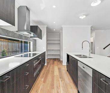 Stunning New Family Home - Photo 4