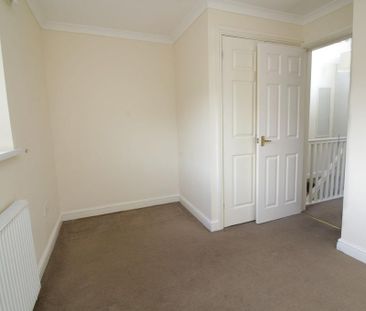 2 bedroom end of terrace house to rent - Photo 4