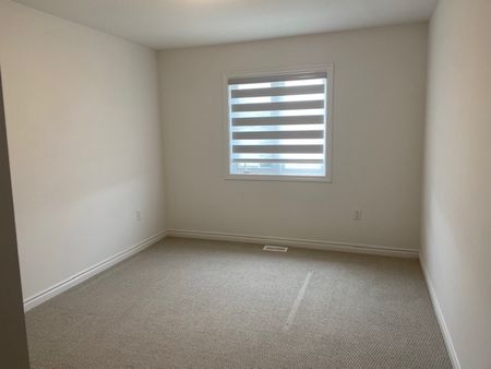 4 bedroom home for rent in Brantord - Photo 4