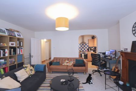 2 Bedroom Home – Professional Let - Photo 2