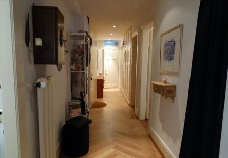 Charmant appartement de 2,5 pièces dans un immeuble ancien avec balcon dans un emplacement central à Zurich - Photo 5