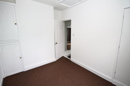 2 bedroom end of terrace house to rent - Photo 4