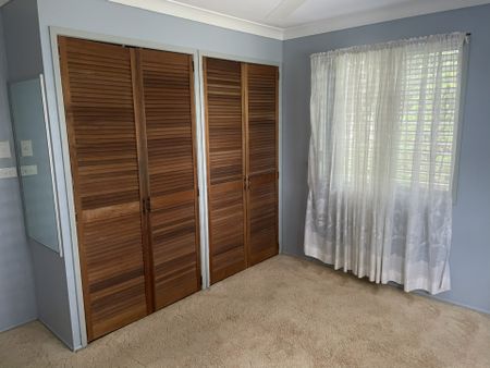 Large Family Home + Sought After Location! - Photo 4