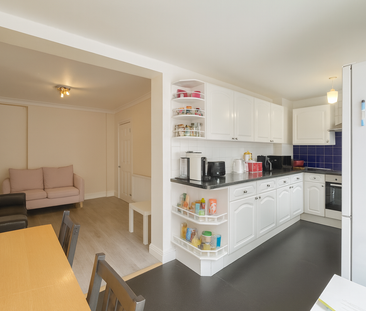 5 bedroom end of terrace house to rent - Photo 1