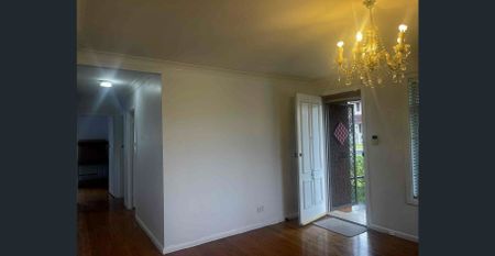 Walking Distance from Minto Train Station. - Photo 5