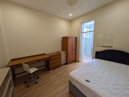 6 bedroom terraced house to rent - Photo 2