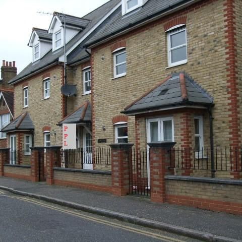 2 bedroom ground floor flat to rent - Photo 1