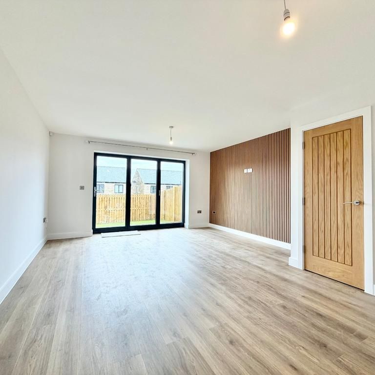 3 bedroom semi-detached house to rent - Photo 1
