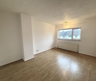 3 bedroom end of terrace house to rent - Photo 3