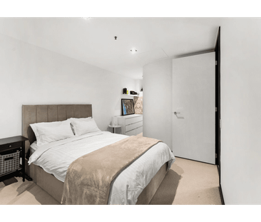 Light, Bright, and Perfectly Positioned – Your Urban Sanctuary Awaits - Photo 2