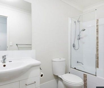 Stylish 3 Bedroom Townhouse with Pool, Gym & Tennis Court Access, P... - Photo 3