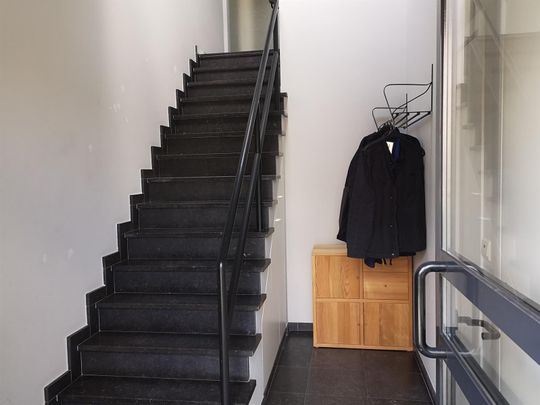 Ruim appartement met 2 slaapkamers, terras & 2 staanplaatsen - Photo 1
