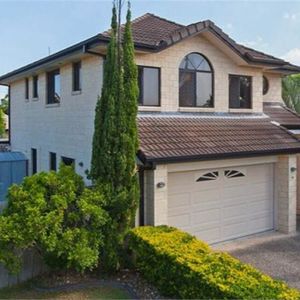 LUXURIOUS & BEAUTIFUL 4 BEDROOM HOUSE, MOVE IN AND ENJOY YOUR NEW HOME!! - Photo 3