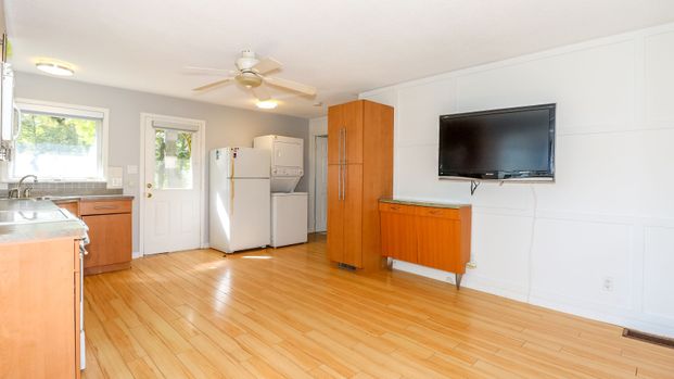 For Lease - 673 Roberts Road, Innisfil, Ontario - Photo 1