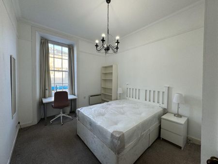 3 bedroom flat to rent - Photo 5
