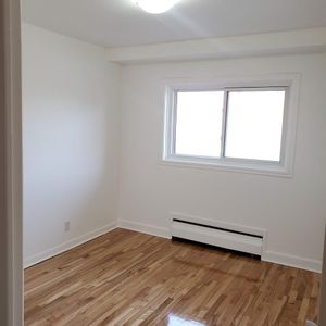 1 CH - 1 SDB - Montreal - $1,300 /mo - Photo 3