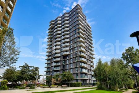 Stunning One-Bedroom Apartment in Glasshouse Gardens, Stratford E20 - Photo 4