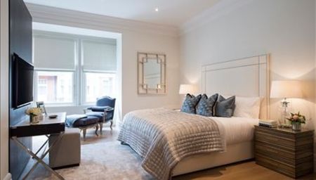 Three Bedroom Flat to rent in London - Photo 2